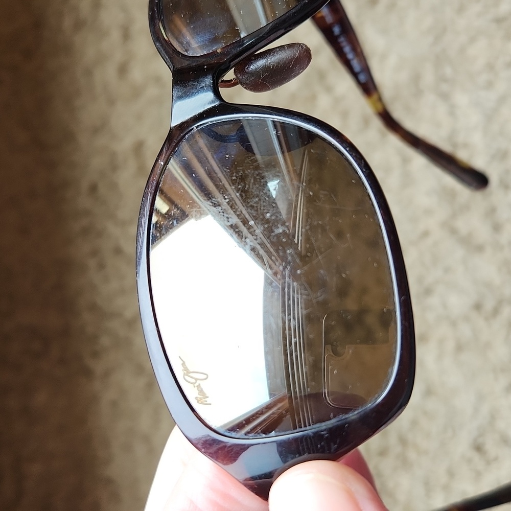 Maui Jim Tortoise Sunglasses with Blue Case - Picture 10 of 12